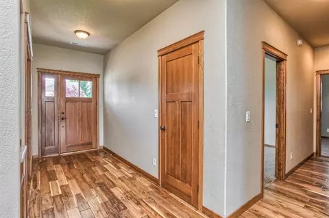 182 Echo Way, Eagle Point, OR 97524 photo 2