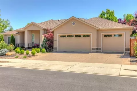 359 Leandra Ln, Eagle Point, OR 97524 photo 3