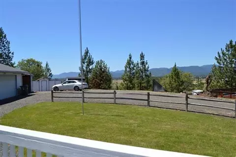 262 Chateau, Eagle Point, OR 97524 photo 7