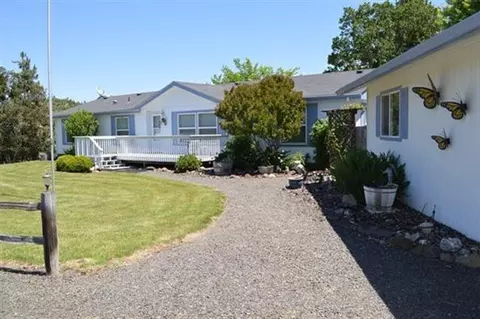 262 Chateau, Eagle Point, OR 97524 photo 2