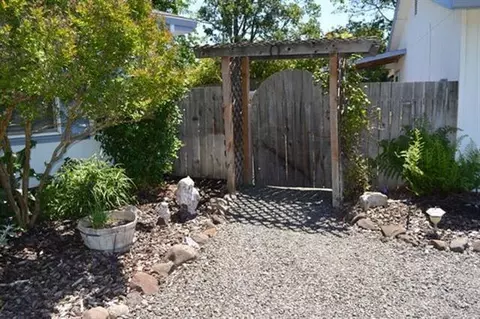262 Chateau, Eagle Point, OR 97524 photo 17