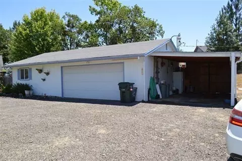 262 Chateau, Eagle Point, OR 97524 photo 4