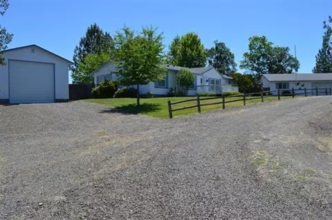 262 Chateau, Eagle Point, OR 97524 photo 3