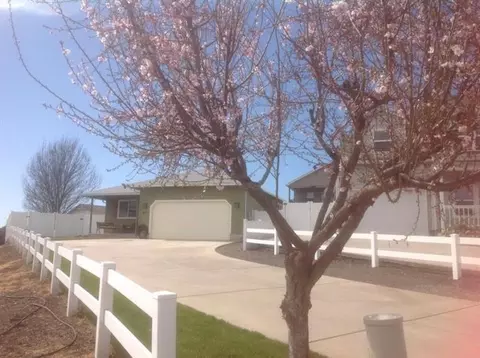 431 Phyllis Dr, Eagle Point, OR 97524 photo 1