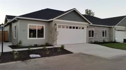 390 Live Oak Loop, Central Point, OR 97502 photo 1