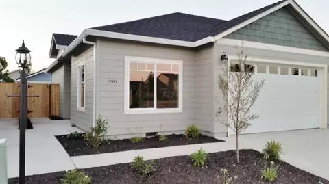 390 Live Oak Loop, Central Point, OR 97502 photo 12