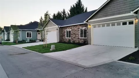 390 Live Oak Loop, Central Point, OR 97502 photo 11