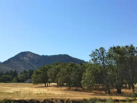 690 Applegate Rd, Jacksonville, OR 97530 photo 2