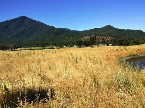690 Applegate Rd, Jacksonville, OR 97530 photo 1