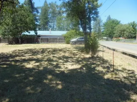 240 S Junction Ave, Cave Junction, OR 97523 photo 2