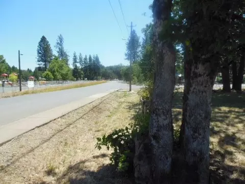 240 S Junction Ave, Cave Junction, OR 97523 photo 5