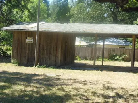 240 S Junction Ave, Cave Junction, OR 97523 photo 3