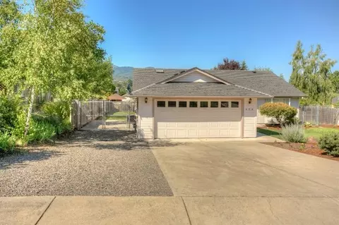 606 B St, Phoenix, OR 97535 photo 5