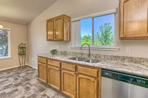 606 B St, Phoenix, OR 97535 photo 17