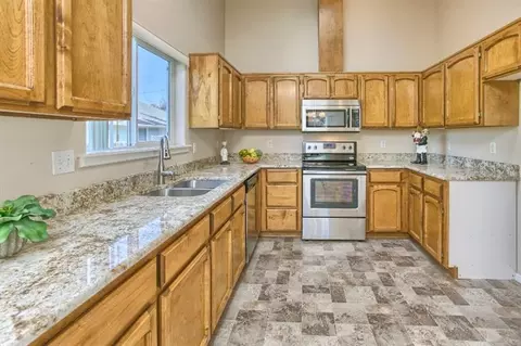 606 B St, Phoenix, OR 97535 photo 18