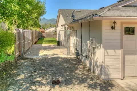 606 B St, Phoenix, OR 97535 photo 6