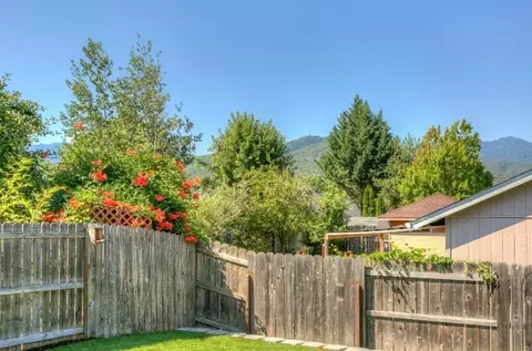 606 B St, Phoenix, OR 97535 photo 35