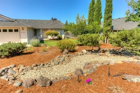606 B St, Phoenix, OR 97535 photo 3