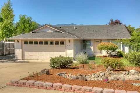 606 B St, Phoenix, OR 97535 photo 2