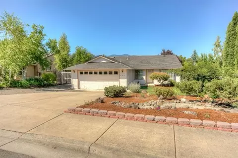 606 B St, Phoenix, OR 97535 photo 1