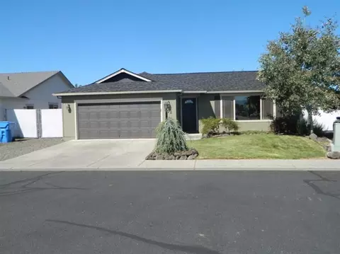 371 Bradley Way, Eagle Point, OR 97524 photo 1