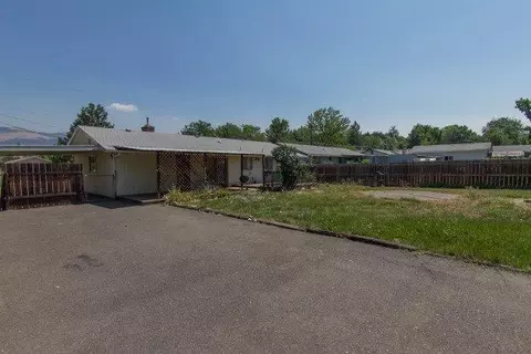 404 S B St, Phoenix, OR 97535 photo 4