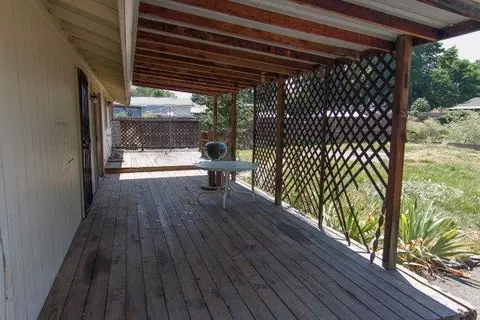 404 S B St, Phoenix, OR 97535 photo 7