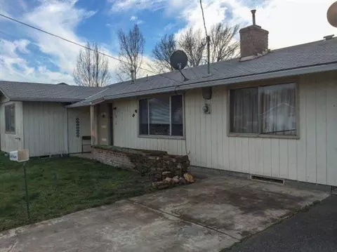 404 S B St, Phoenix, OR 97535 photo 3