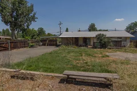 404 S B St, Phoenix, OR 97535 photo 5