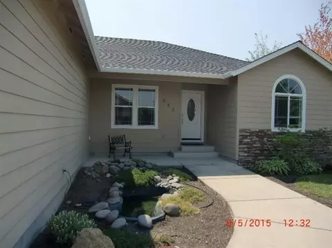 643 Nottingham Ter, Eagle Point, OR 97524 photo 2