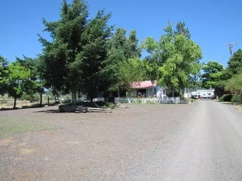 1604 Meridian Rd, Eagle Point, OR 97524 photo 1
