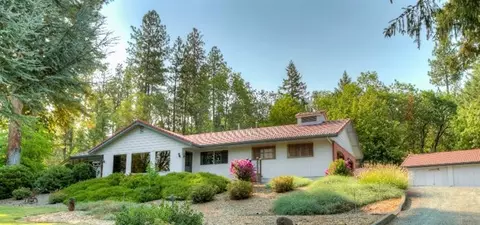 677 Towne St, Grants Pass, OR 97527 photo 1