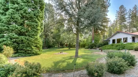 677 Towne St, Grants Pass, OR 97527 photo 3