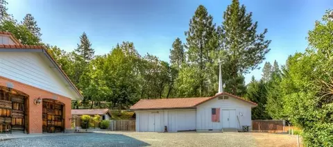 677 Towne St, Grants Pass, OR 97527 photo 5