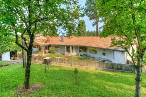 677 Towne St, Grants Pass, OR 97527 photo 14