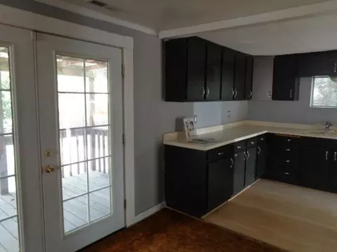 205 Elm, Phoenix, OR 97535 photo 3
