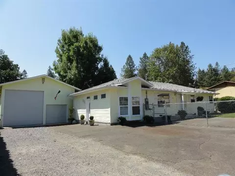 387 Crestview Loop, Grants Pass, OR 97527 photo 1