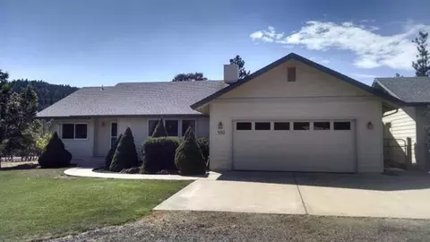 100 Daryl Dr, Eagle Point, OR 97524 photo 2