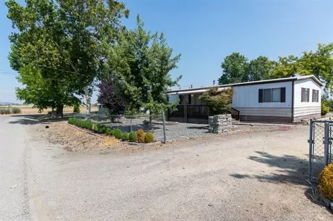 6960 Pinehurst St, Central Point, OR 97502 photo 2