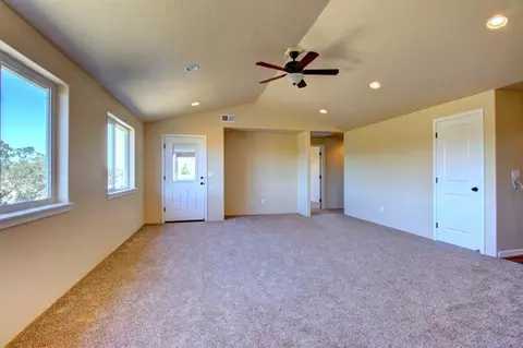 379 N Deanjou Ave, Eagle Point, OR 97524 photo 6