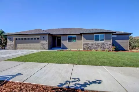 379 N Deanjou Ave, Eagle Point, OR 97524 photo 1