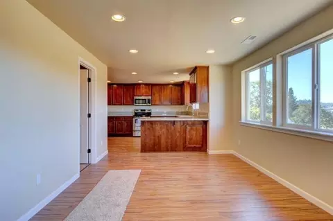 379 N Deanjou Ave, Eagle Point, OR 97524 photo 9