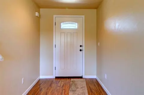 379 N Deanjou Ave, Eagle Point, OR 97524 photo 3