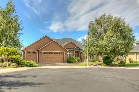 331 Augusta Ct, Eagle Point, OR 97524 photo 2