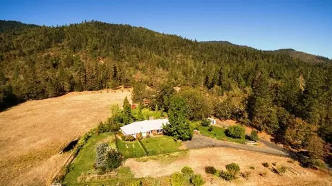 16282 Water Gap Rd, Williams, OR 97544 photo 6