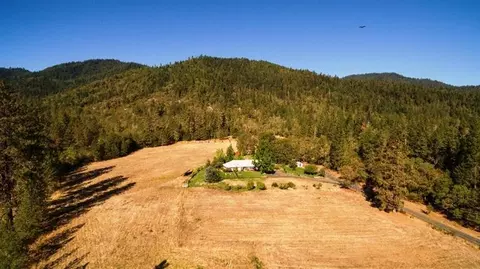 16282 Water Gap Rd, Williams, OR 97544 photo 4