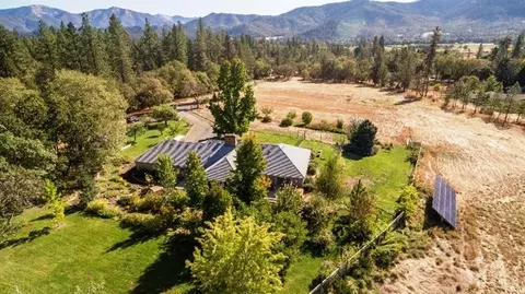 16282 Water Gap Rd, Williams, OR 97544 photo 1