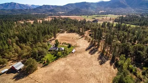 16282 Water Gap Rd, Williams, OR 97544 photo 2