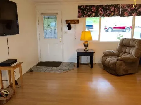 417 Elm St, Phoenix, OR 97535 photo 2