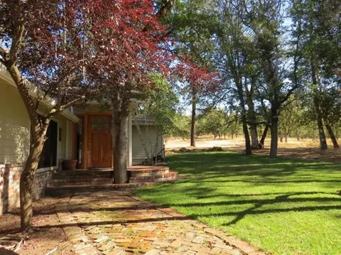 2320 Long Branch Rd, Eagle Point, OR 97524 photo 2